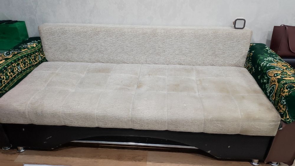Продам диван Б/У  бежевого цвета. Самовывоз