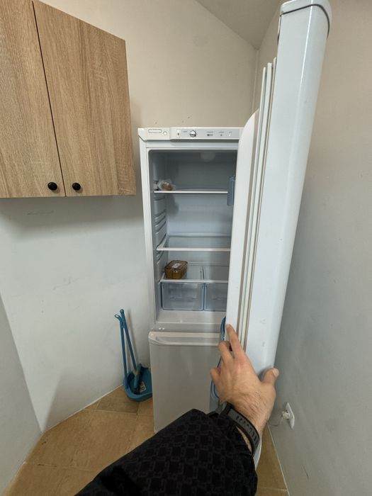 Диван, холодильник, микроволновка, боллер