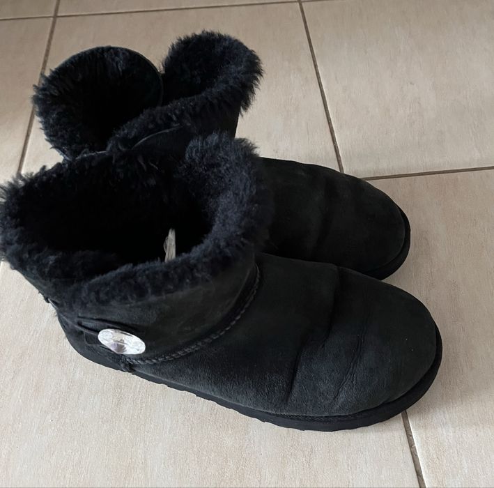 UGG uri negre dama