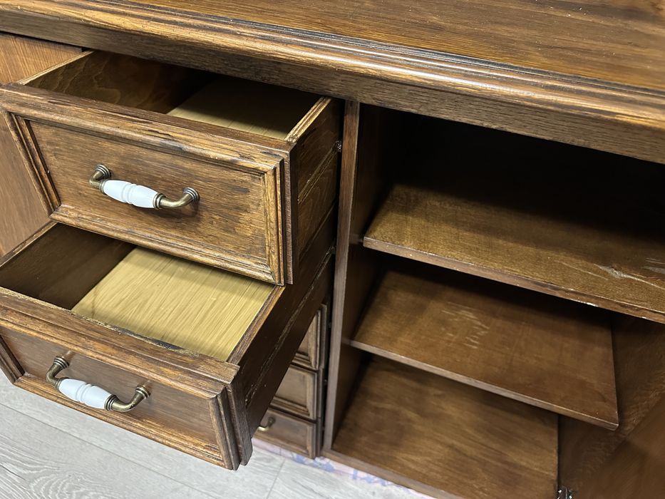 Ретро шкаф с витрина