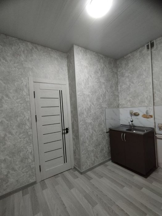 Продажа 1 хона 4 етаж 4 етажл 
Кора камиш 1/3
Бакон 2*6 кв 42