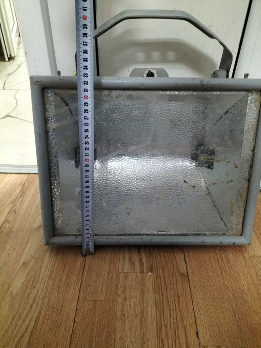 Прожектор в наличии 3 шт