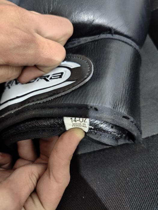 Mănuși de box 14 oz și 10 oz.  Picioroange pt săruturi sau alergat