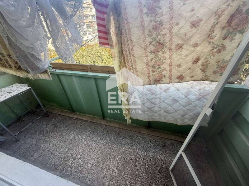 Двустаен панелен апартамент за продажба, с отделна кухня, в кв. Младос
