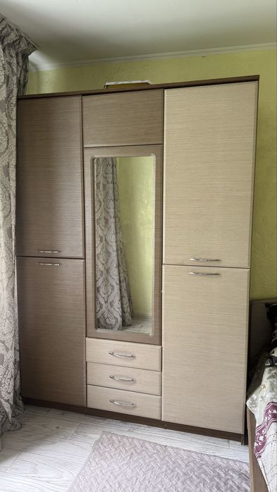 Отдам шкаф за 10000.