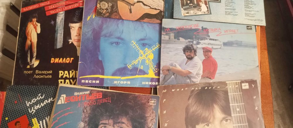 Виниловые пластинки разных жанров
