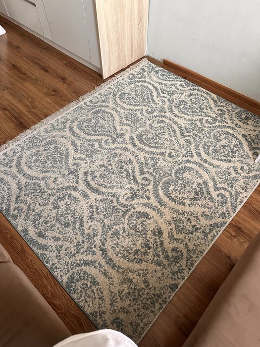 Продам два Ковра и одну  дорожку