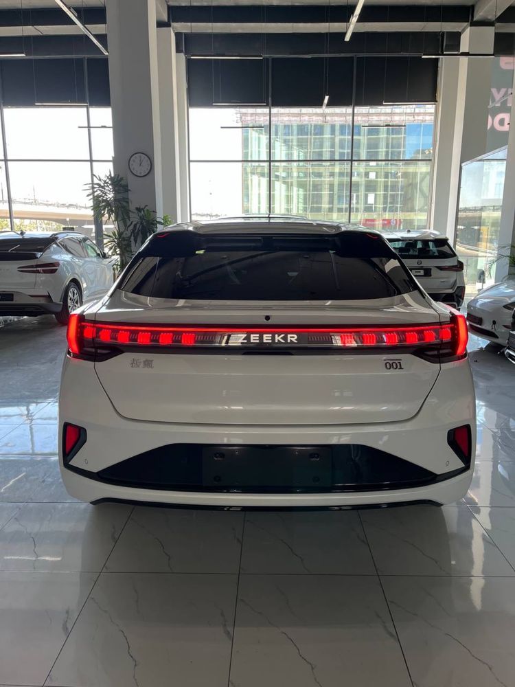 Zeekr 001 z sport