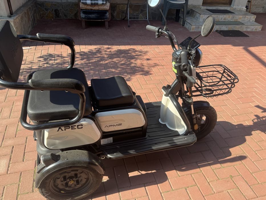 Vand scuter electric pentru adulti cu trei roti APEC