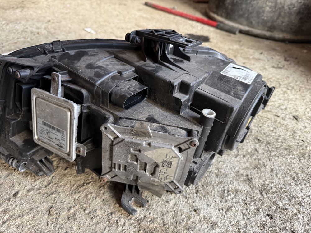 Far / Faruri Audi A4 B8 Xenon / LED