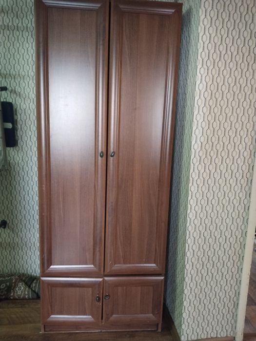 Продается шкаф в прихожую или спальню.