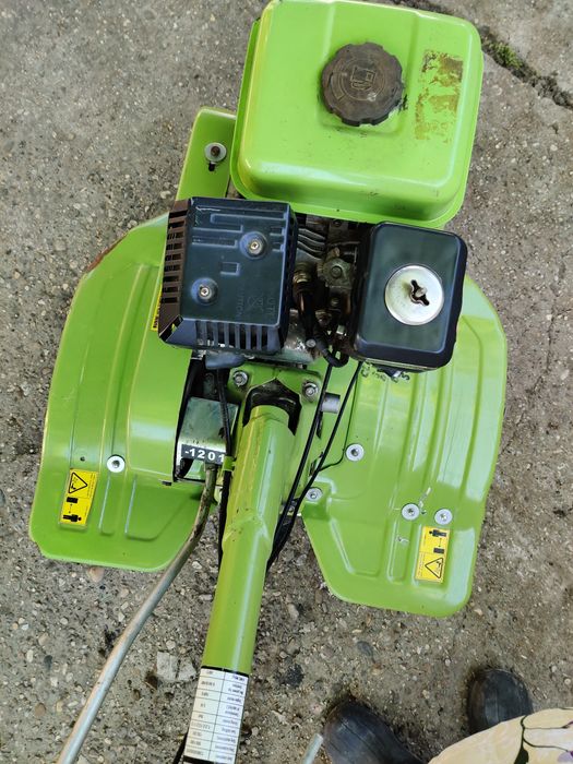 Vând motocultor folosit foarte puțin