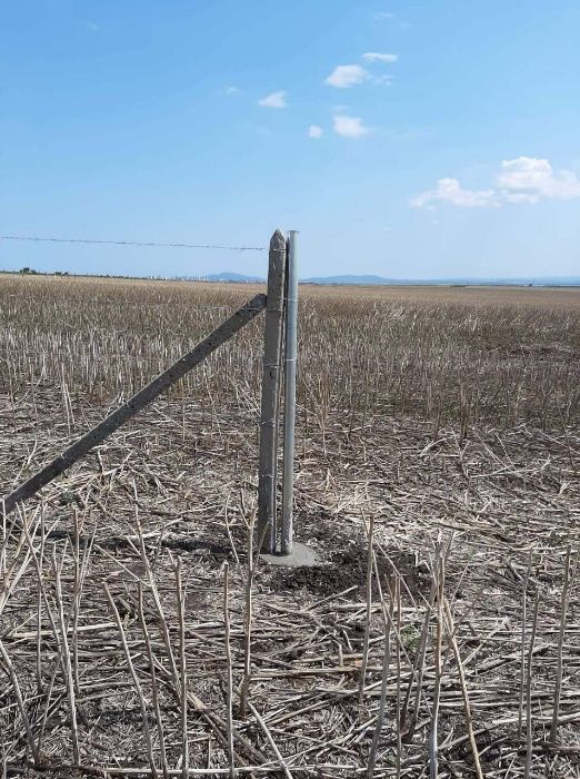 Ограда с Метални Пана и Поцинкована мрежа и Бодлива Тел