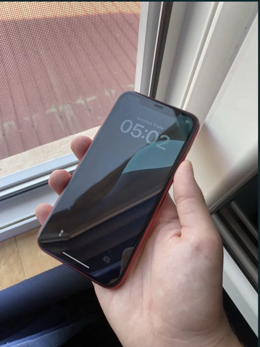 Vând iPhone 11 merge foarte bine fac și schimb