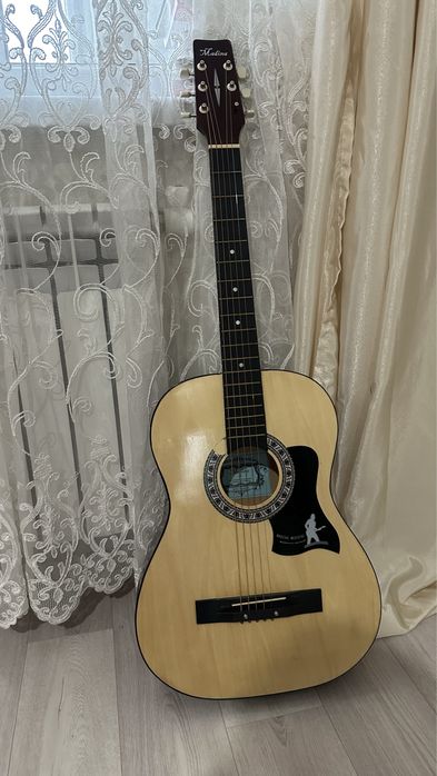 Продам б/у гитару