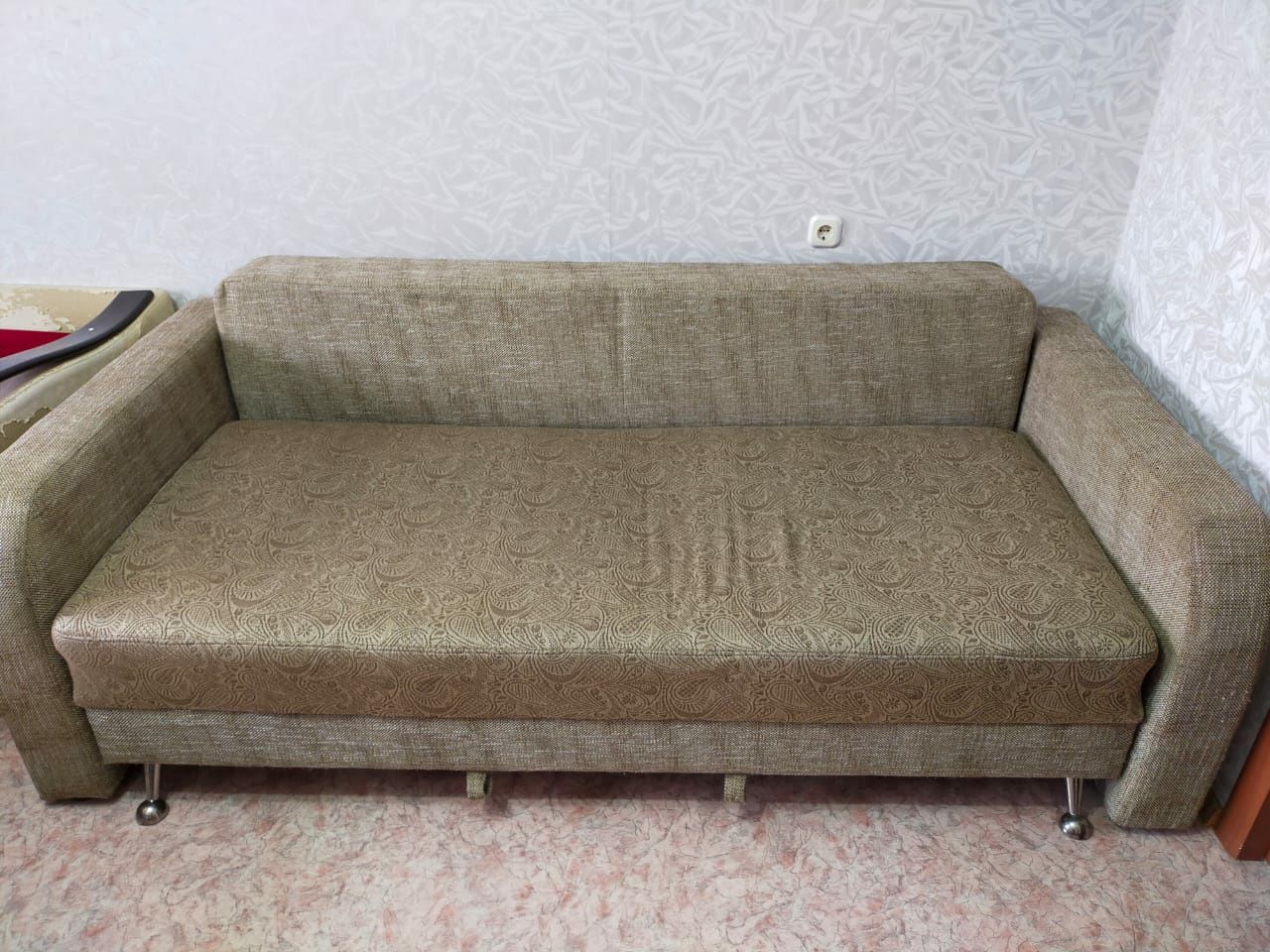 Мебель. Продаётся диван в хорошем состоянии