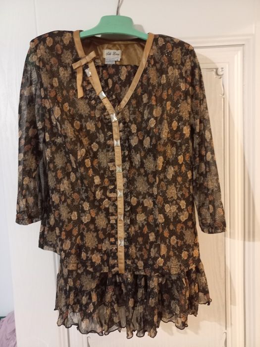 Женские костюмы    .