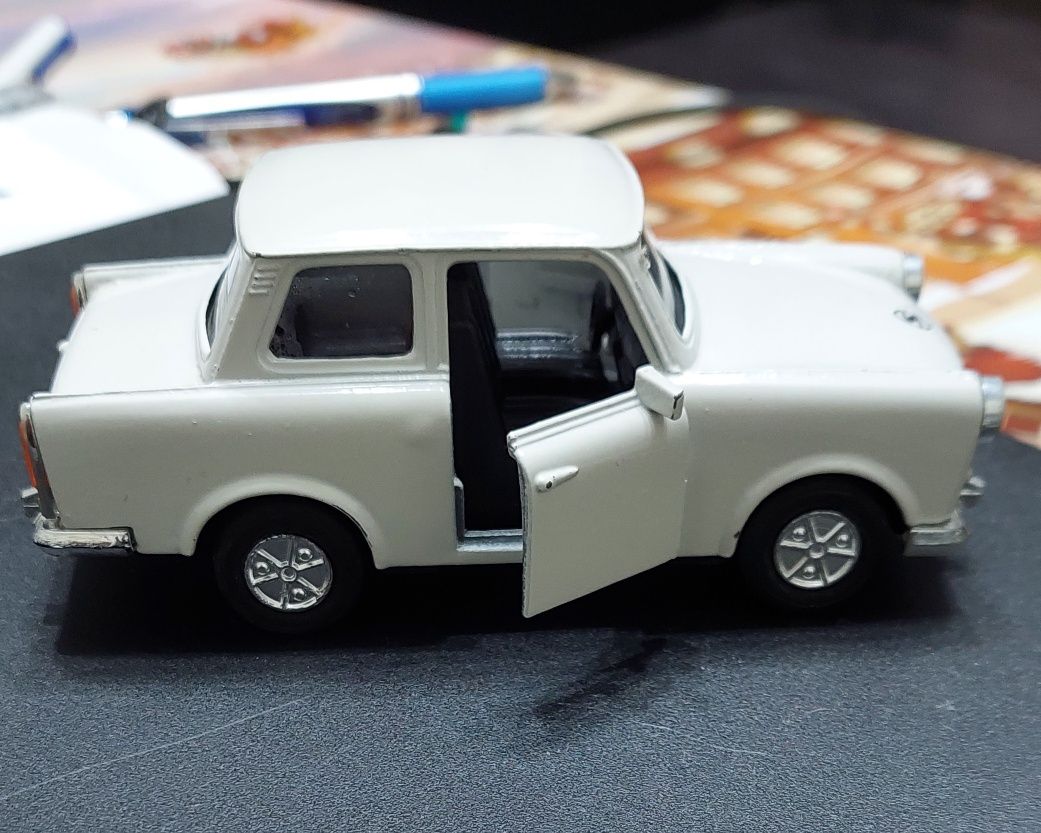 Vind Macheta metalica 1:34 Trabant