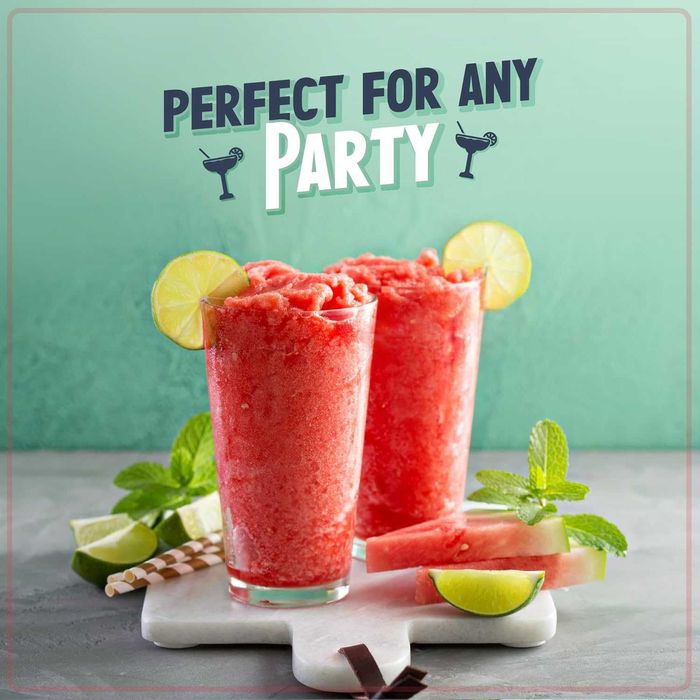 Машина за замразени напитки Nostalgia - чучур от неръждаема стомана