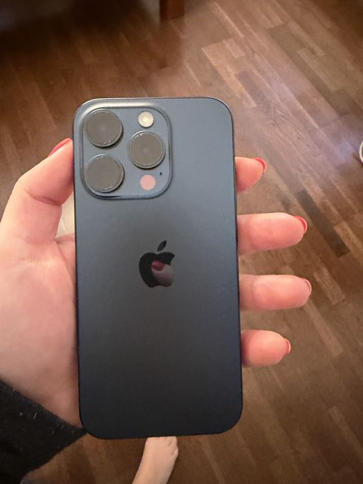 Iphone 15 pro deep blue
