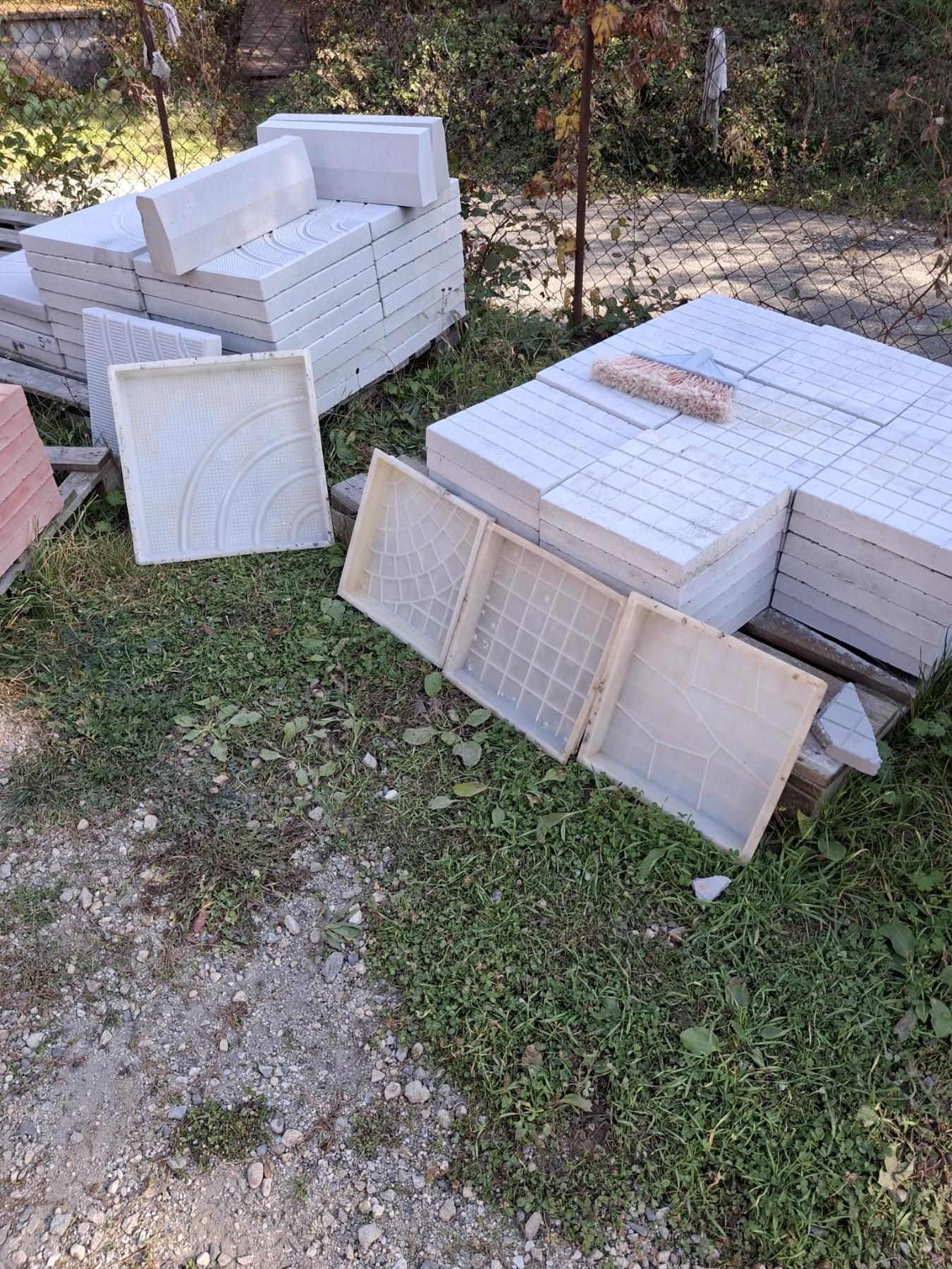 Продавам калъпи за бетонови изделия