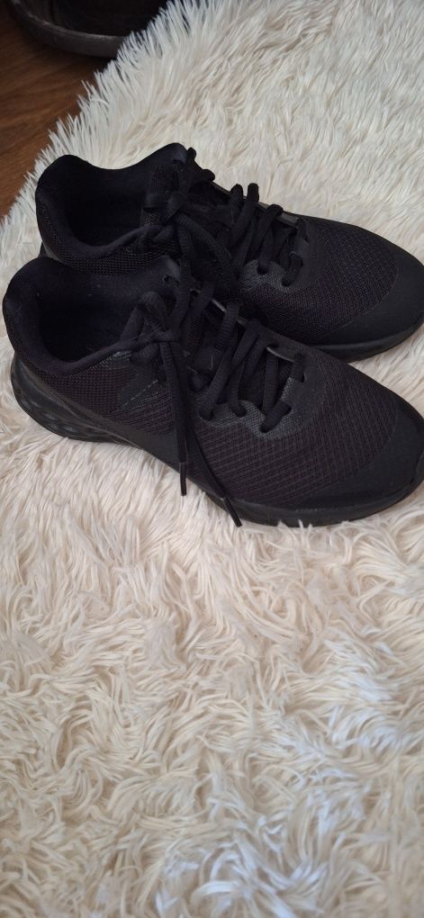 Черни Nike Mаратоки