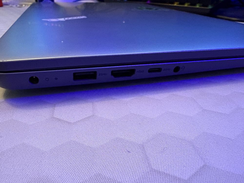 Vand laptop Lenovo Ideapad 1 ryzen 5 7250u cu garantie si accesorii