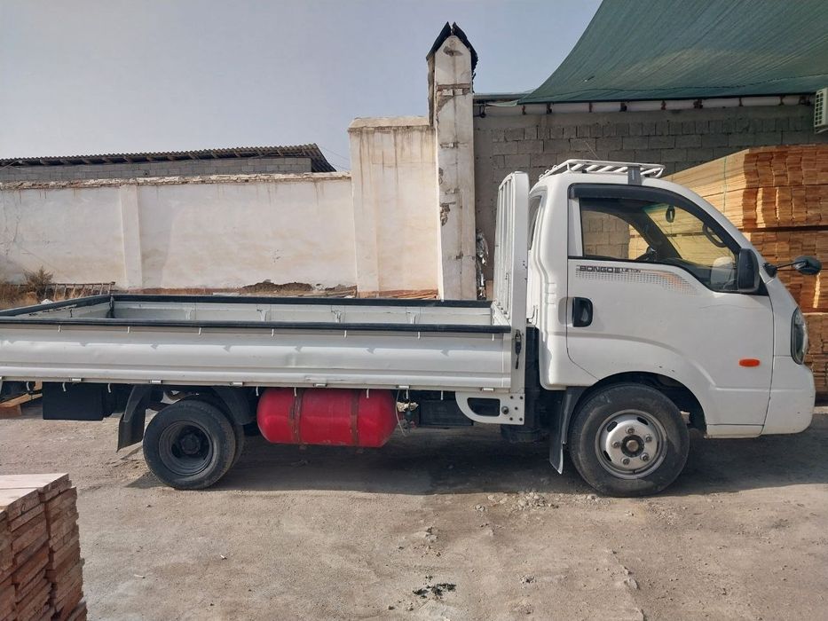 Киа бонго срочно сотилади