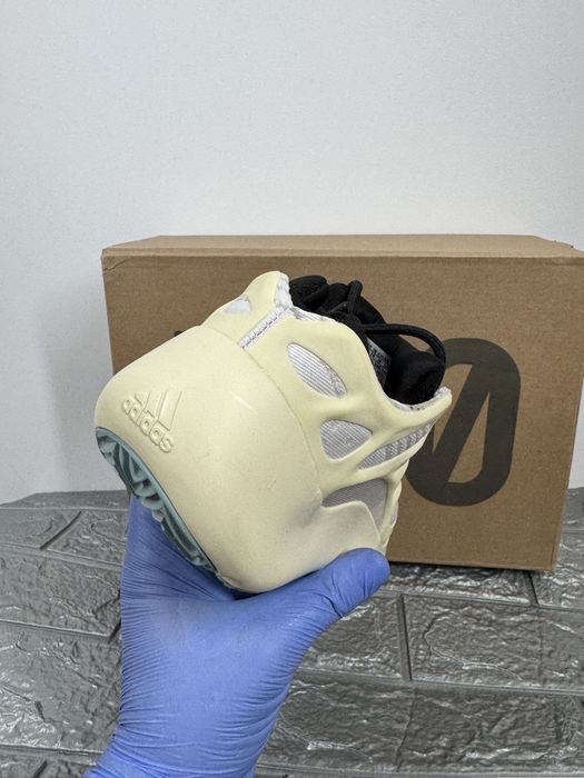 Yeezy boost 700 Azael