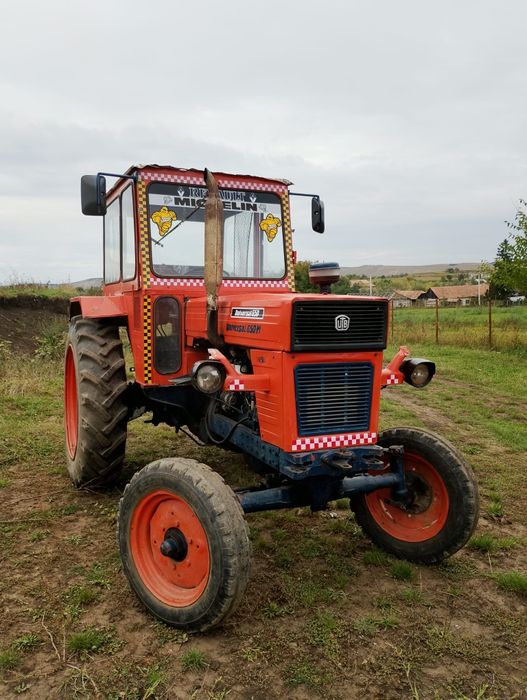 Vând tractor u 650 cu carte de identitate