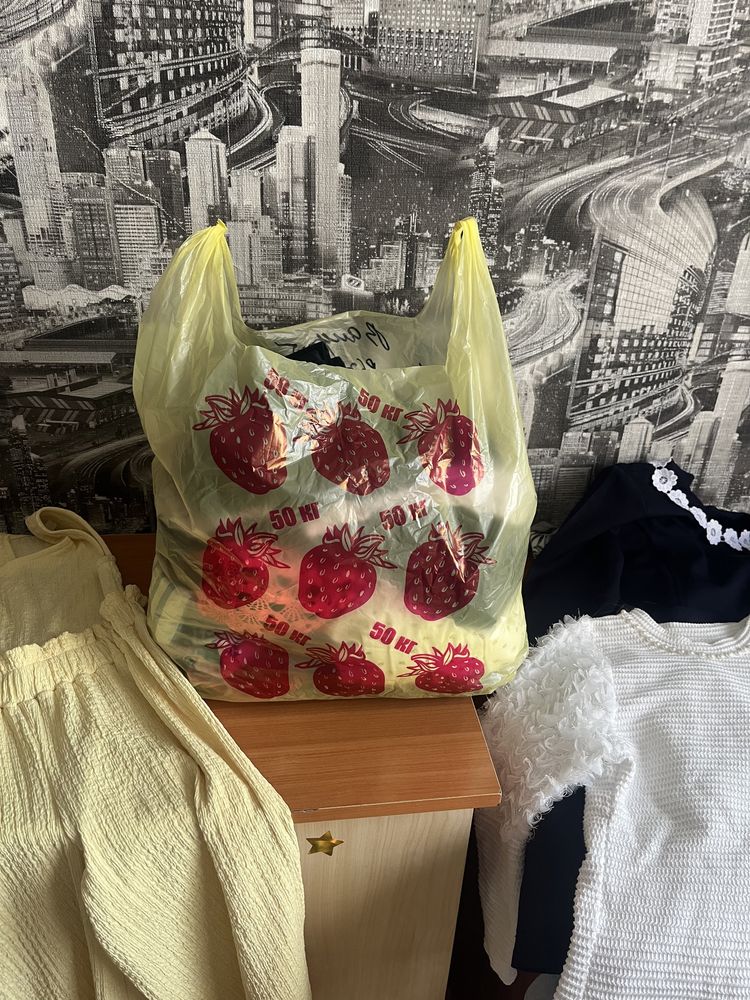 Продам вещи на девочку лет 6-8