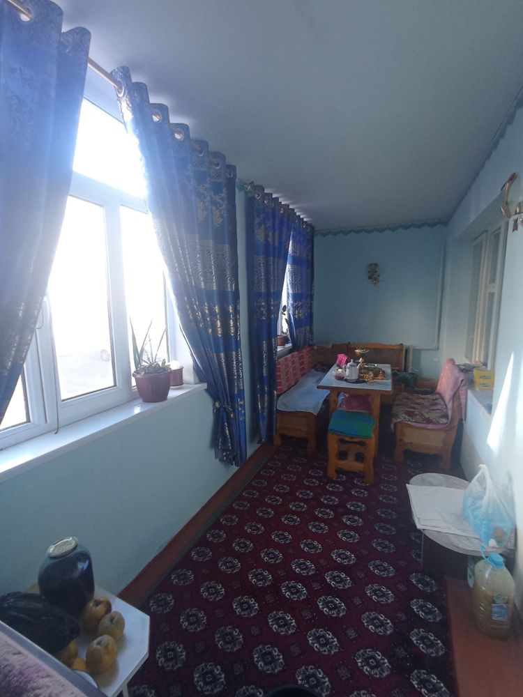 3 xonali kivartira sotiladi 1 etaj 80 kvadrat m narxini kelishamiz……..