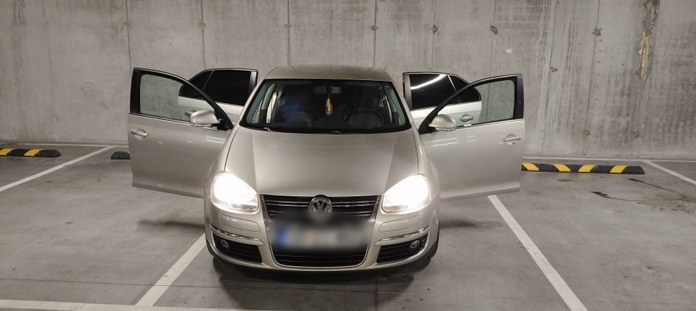 Mă vinde!!! Vw Jetta 2009 1.6