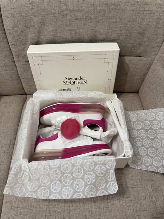 Sneakersi Alexander McQueen , noi , originali, marime 37