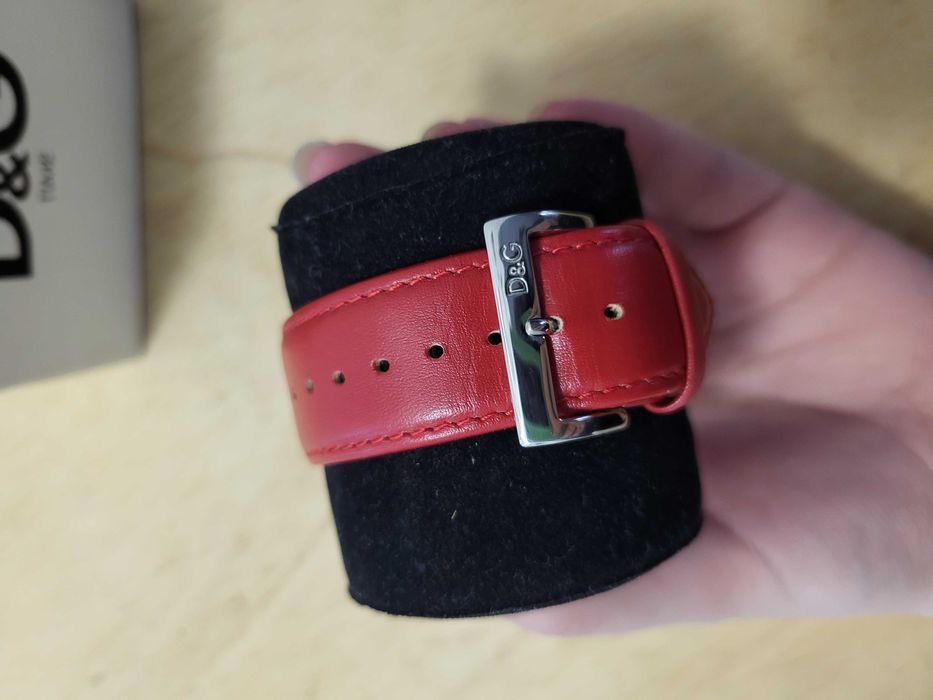 Dolce & Gabbana DW0149 Peek-a-boo argintiu, ceas de damă din piele