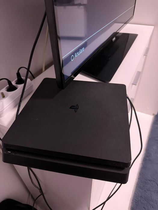 Vând PS4 Slim 1 TB