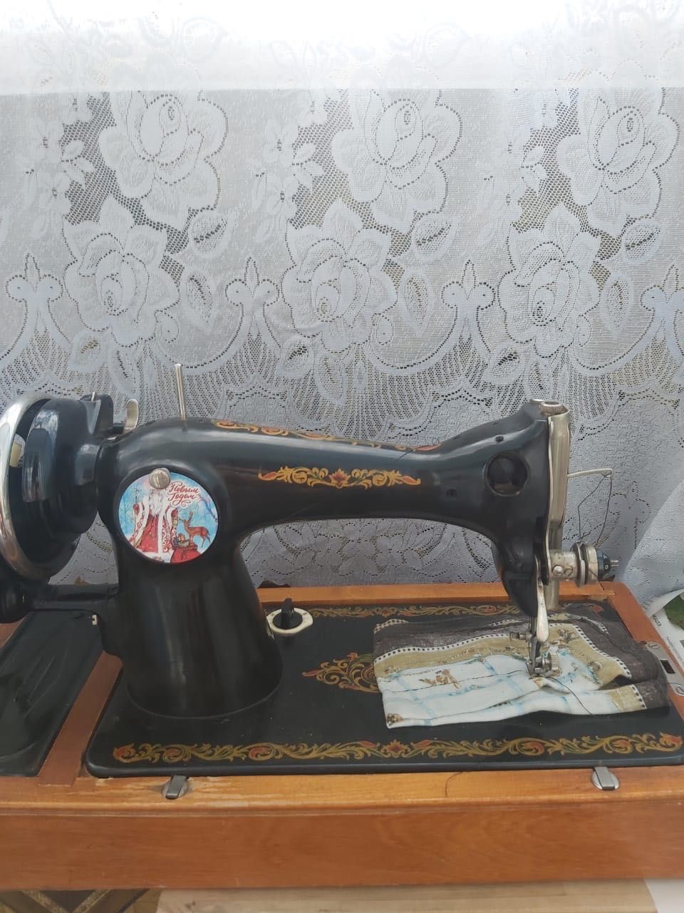 Продам швейную машинку