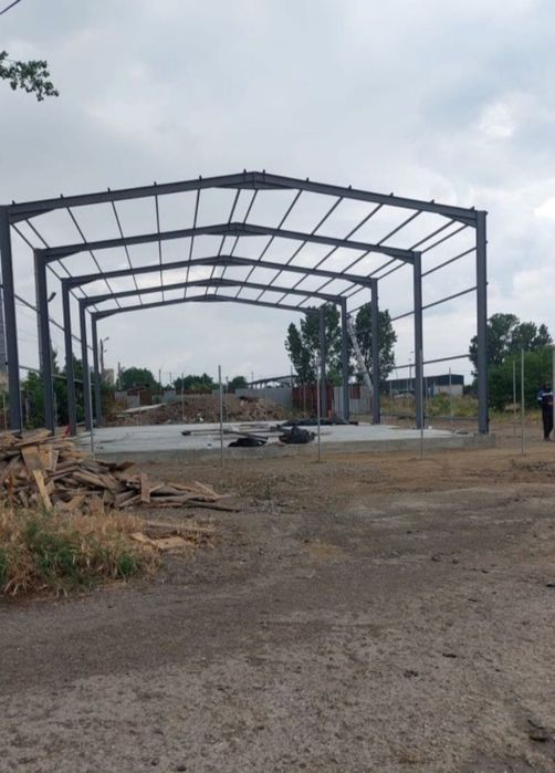 Vand hala metalică de pe stoc 10 m lățime cu 21 lungime tot cu montaj