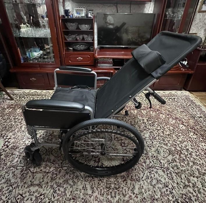 Прдам новые два инвалидных кресла.