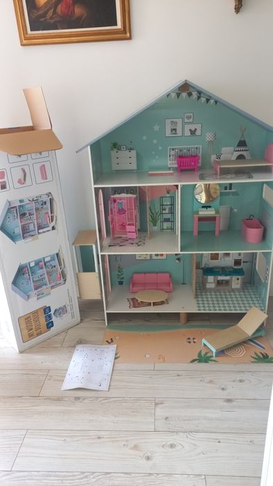 Casuta din lemn, pentru păpuși,  cu accesorii