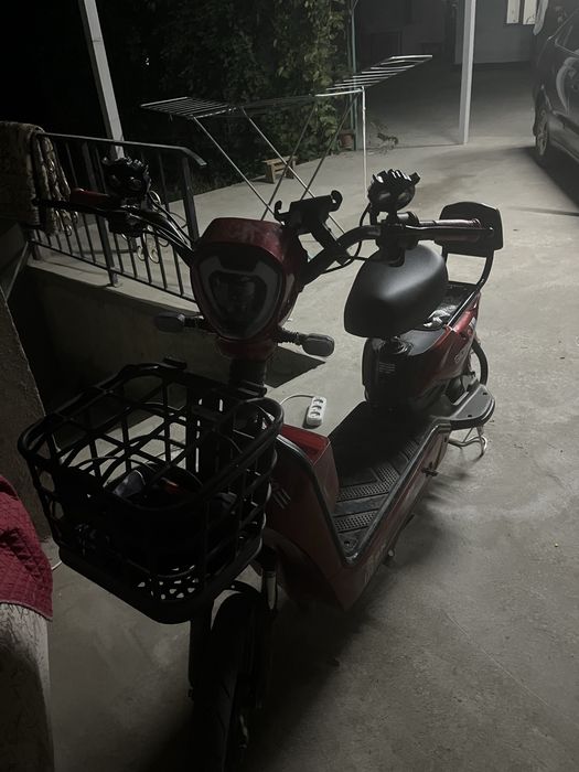 Продается электро скутер едет 40