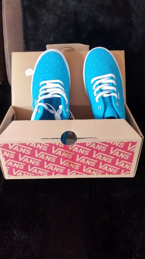 Нови свежарски Кецки Vans