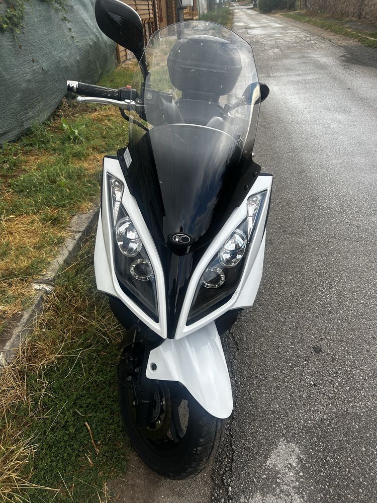 Продавам kymco downtown 300i