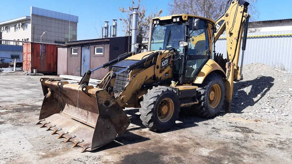 Аренда и Услуги экскаватора погрузчика 3в1 CAT