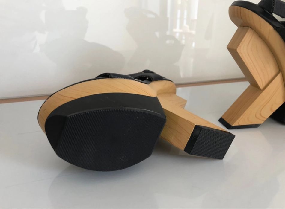 Sandale cu platforma