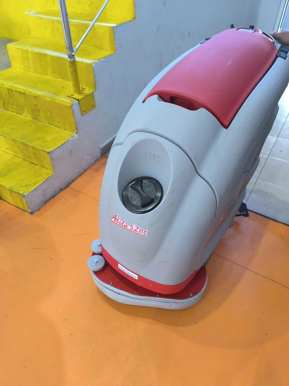 Подопочистващ скубер автомат COMAC Abila 52 BT