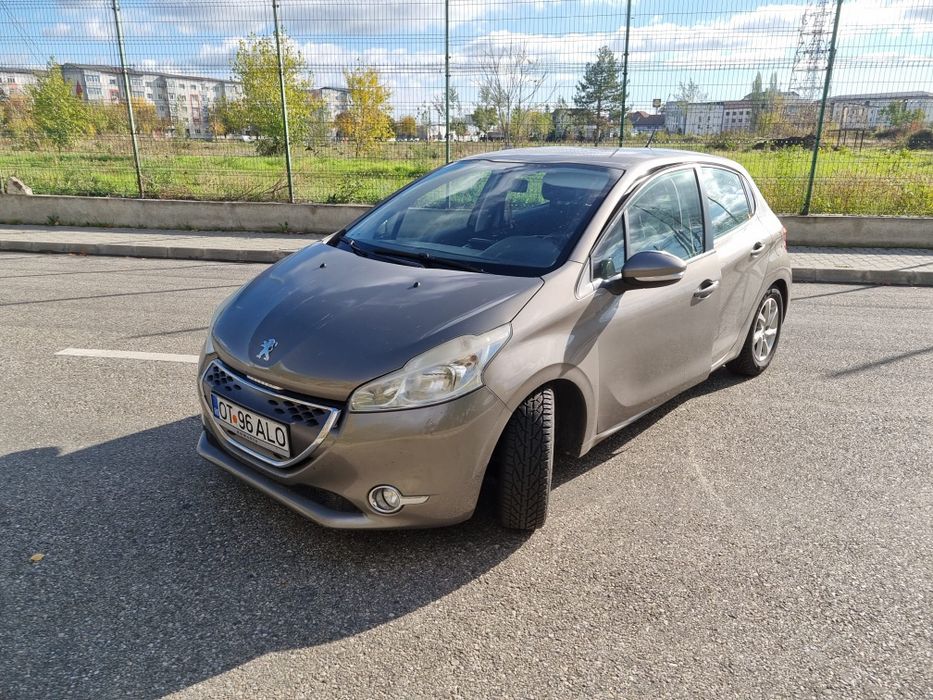 Se vinde Peugeot 208 /An fabricație:2012/Cutie automata/ 1.4 hdi
