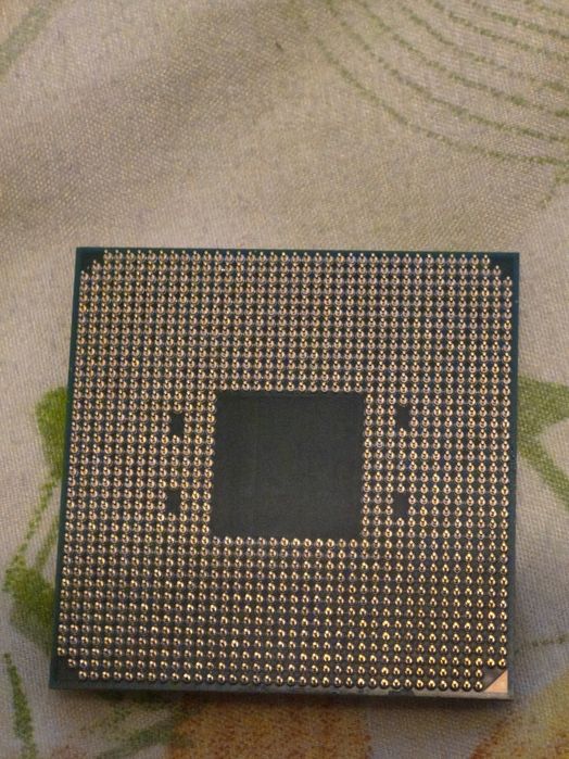 AMD Ryzen 9 5900X - Gigabyte B550 AORUS Elite

V2