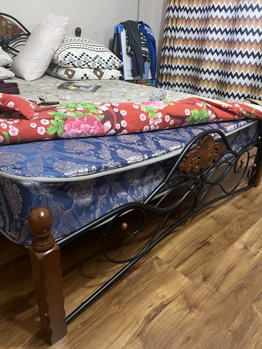 Кровать в спальню