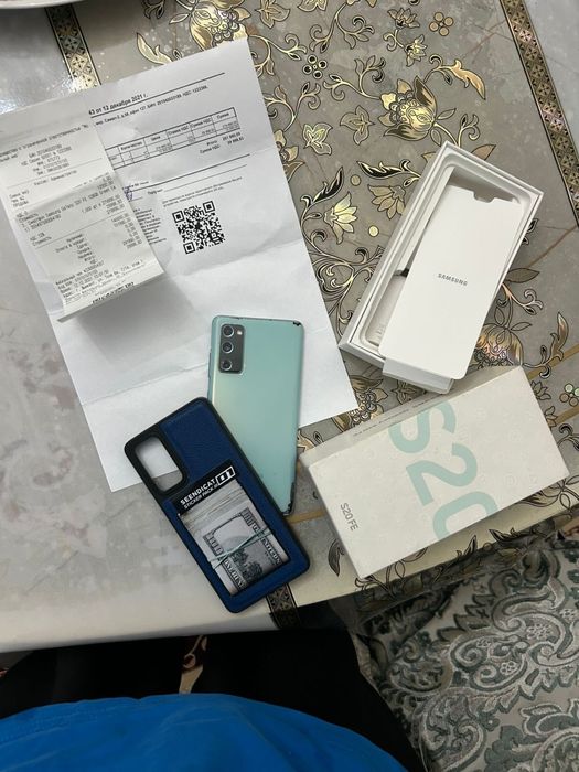 Samsung S20Fe 128Gb в идеальном состоянии